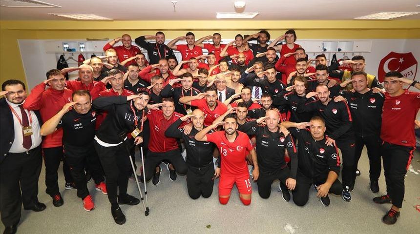 A Milli Takım'dan Mehmetçik'e selam