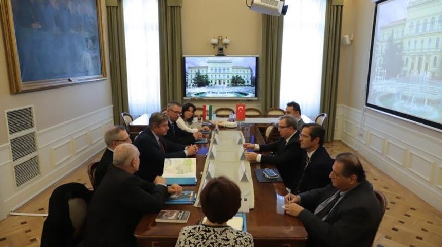 Trakya &Uuml;niversitesi Rekt&ouml;r&uuml; Tabakoğlu Macaristan&rsquo;da temaslarda bulundu