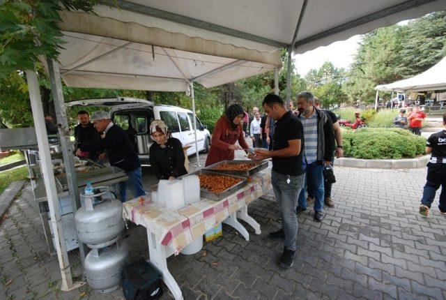 Gediz Belediyesi’nden vatandaşlara lokma ikramı