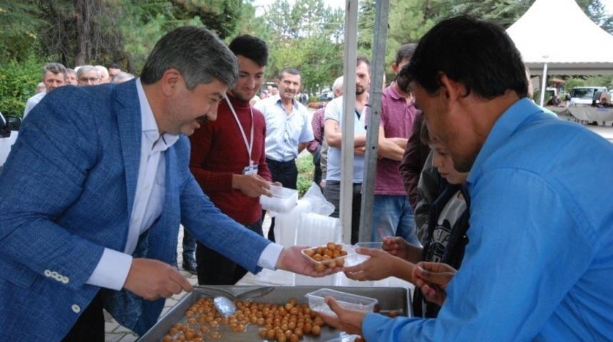 Gediz Belediyesi&rsquo;nden vatandaşlara lokma ikramı