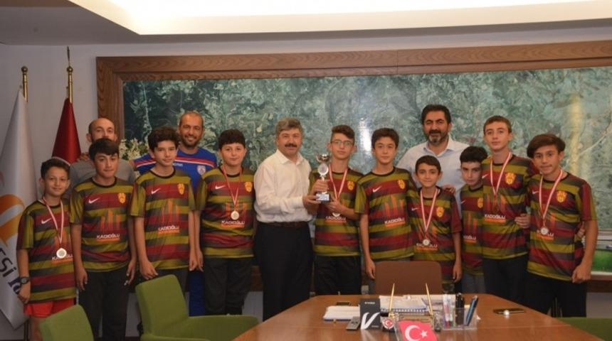 Sporculardan Başkan Ak&ccedil;adurak&rsquo;a ziyaret