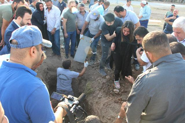 Nusaybin şehidinin tabutuna kızlarının düğünde giyeceği takım elbise bırakıldı