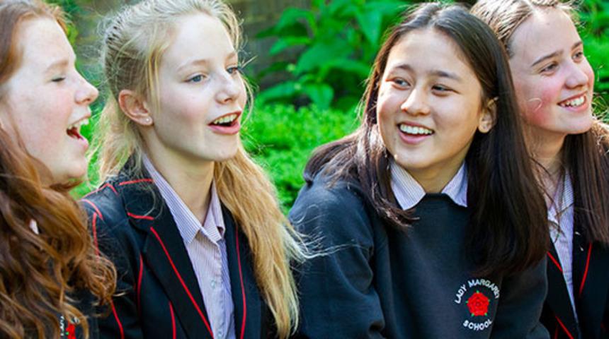 Sosyal medya kızların mental sağlığı i&ccedil;in risk