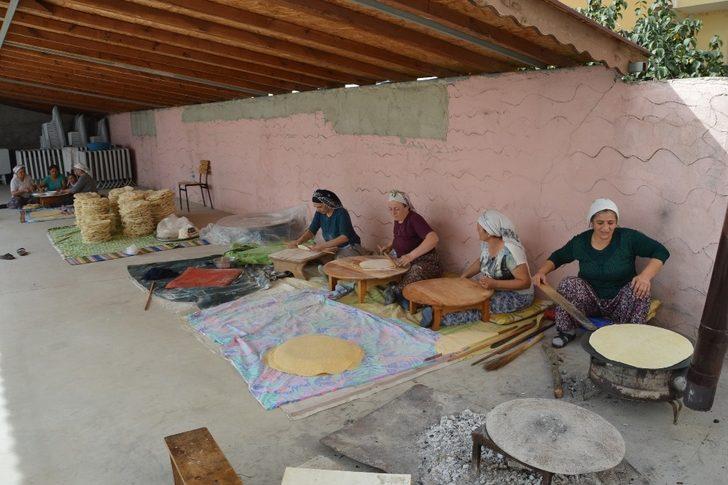 İmece usulü çalışarak aile bütçesine katkı sağlıyorlar G1