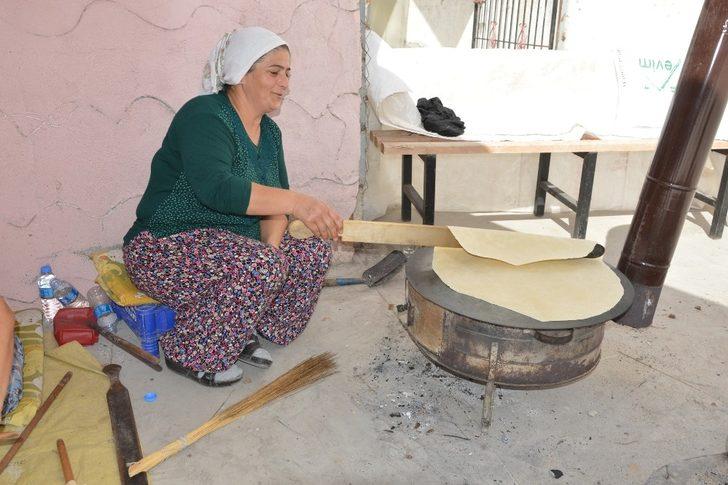 İmece usulü çalışarak aile bütçesine katkı sağlıyorlar G3