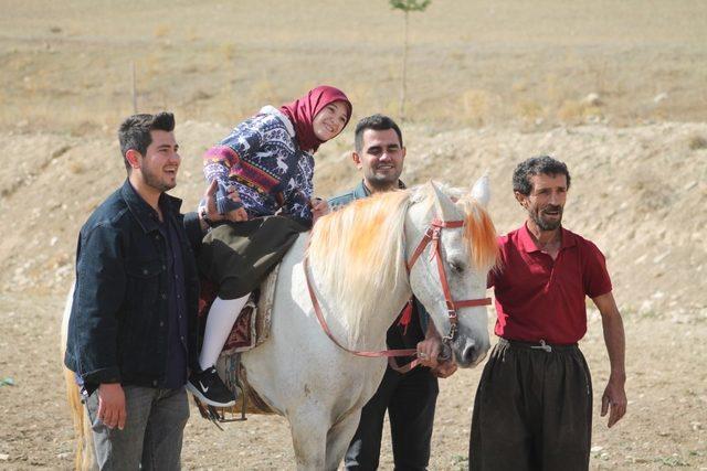 Özel çocuklar ata binme heyecanı yaşadı