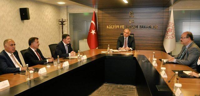 Ağrı heyeti Kültür ve Turizm Bakanı Mehmet Nuri Ersoy’u ziyaret etti
