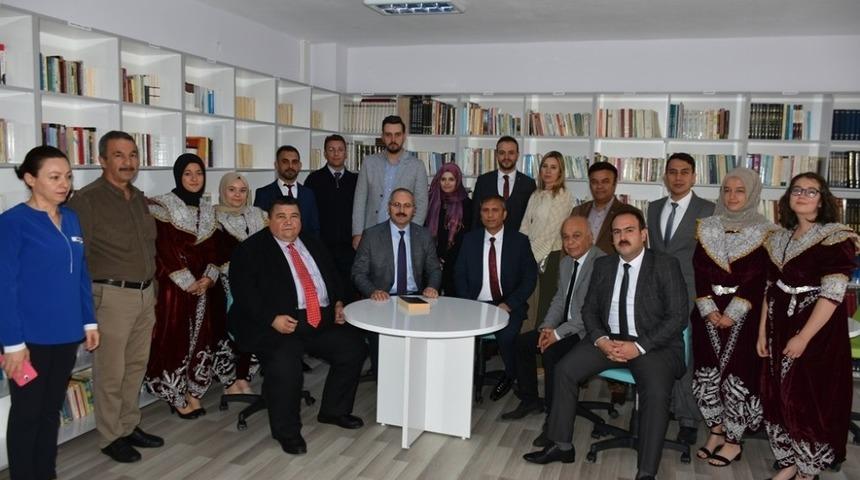 İn&ouml;n&uuml; Anadolu Lisesi&rsquo;ne yeni k&uuml;t&uuml;phane