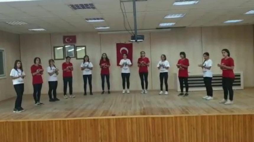 &Ouml;ğrencilerden askerlere destek klipi