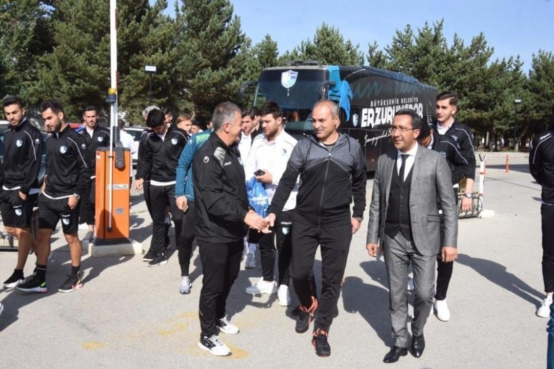 BB Erzurumspor&rsquo;dan Vakıf Okullarına ziyaret