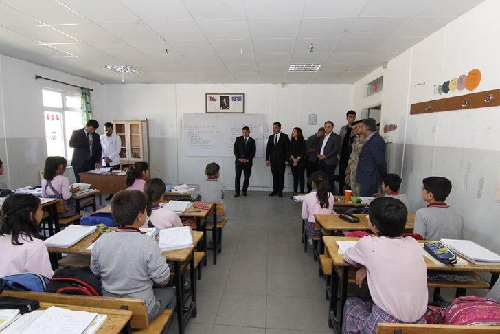 Kaymakam Mehmetbeyoğlu’nun okul ziyaretleri G2