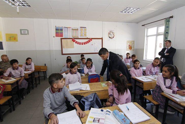 Kaymakam Mehmetbeyoğlu’nun okul ziyaretleri G4