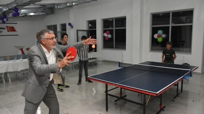 İn&ouml;n&uuml;&rsquo;de Masa Tenisi Turnuvası şampiyonu Adnan &Ouml;zdamar oldu