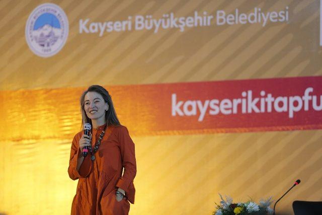 Ünlü Yazarlar Kayseri Kitap Fuarı’nda okuyucularıyla buluştu