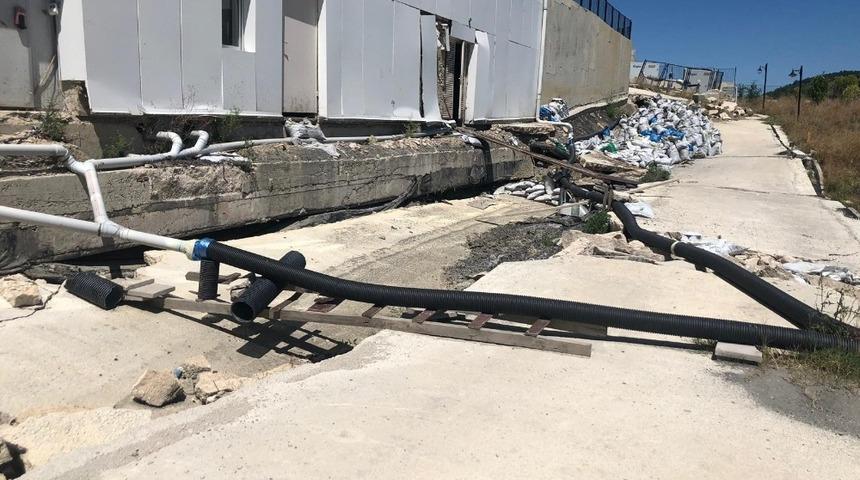 &Ccedil;evresinde &ccedil;&ouml;kmeler yaşanan Eskipazar Devlet Hastanesi ge&ccedil;ici olarak taşınacak