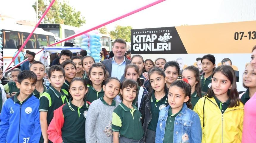 Başkan Din&ccedil;er, &lsquo;Kitap G&uuml;nleri&rsquo;nde &ouml;ğrencilerle buluştu