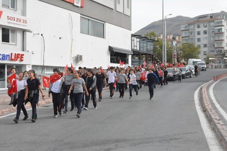 Tekden Koleji Öğrencilerinden Mehmetçiğe Komando Marşlı Destek G5