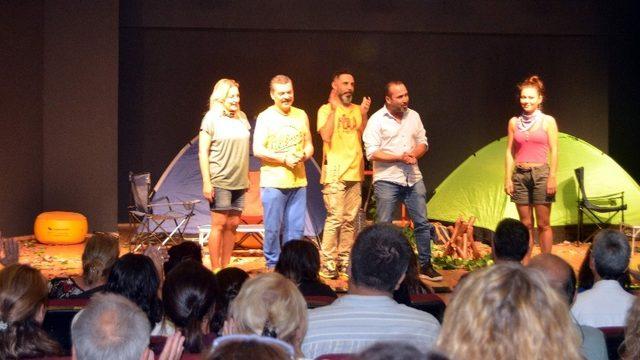 Didim’de ‘Ormantik Komedi’ sahnelendi