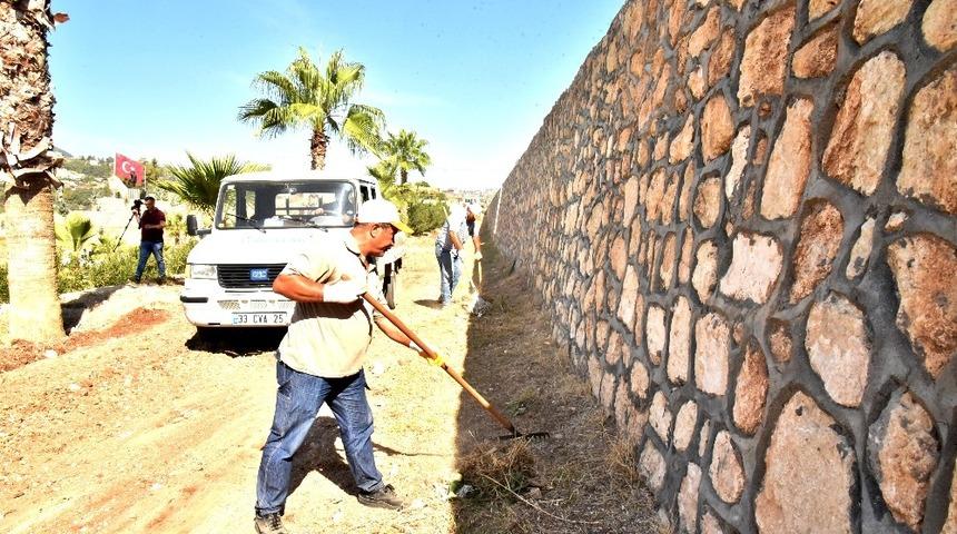Toroslar&rsquo;da park ve yeşil alanlara bakım