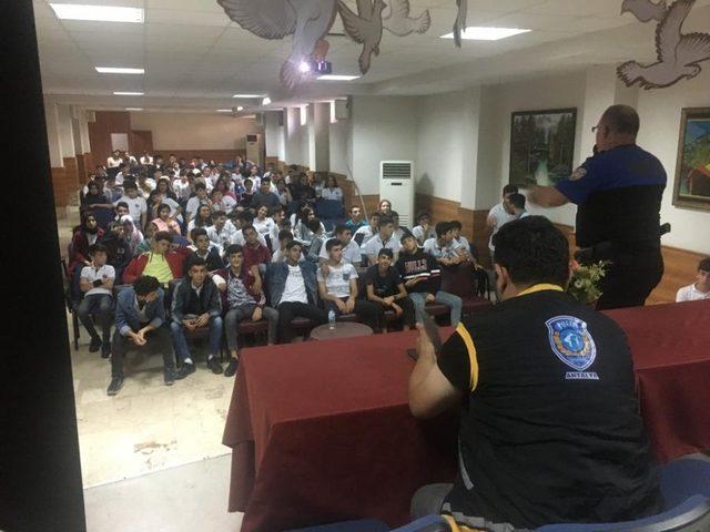 Antalya polisinden, liselere bilgilendirme semineri