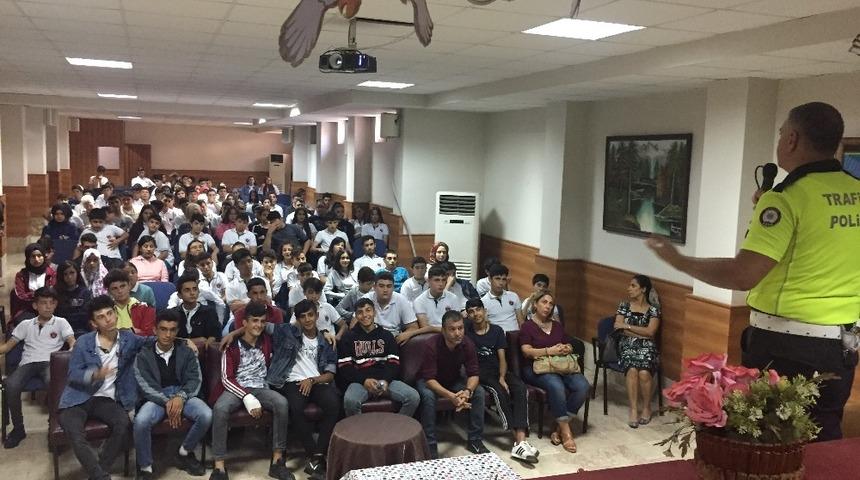 Antalya polisinden, liselere bilgilendirme semineri