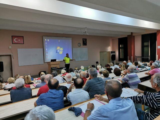 60+ Tazelenme Üniversitesi öğrencilerine trafik eğitimi