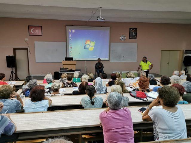 60+ Tazelenme Üniversitesi öğrencilerine trafik eğitimi