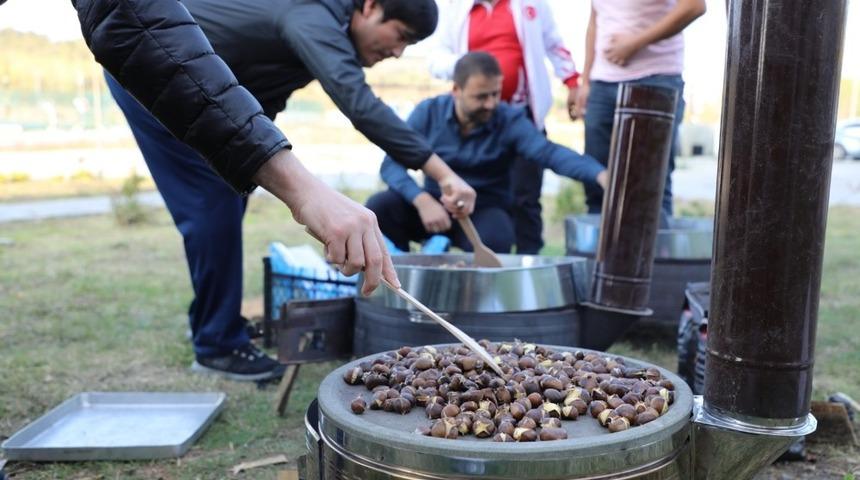 Bartın &Uuml;niversitesi &ouml;ğrencilerine &ccedil;ay ve kestane ile &lsquo;Hoş Geldiniz&rsquo; dedi