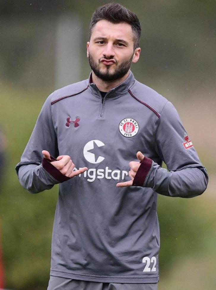 St. Pauli, Barış Pınarı Harekatı'na destek veren Enver Cenk Şahin'i kadro dışı bıraktı G1