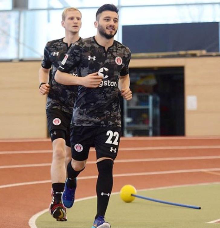 St. Pauli, Barış Pınarı Harekatı'na destek veren Enver Cenk Şahin'i kadro dışı bıraktı G3