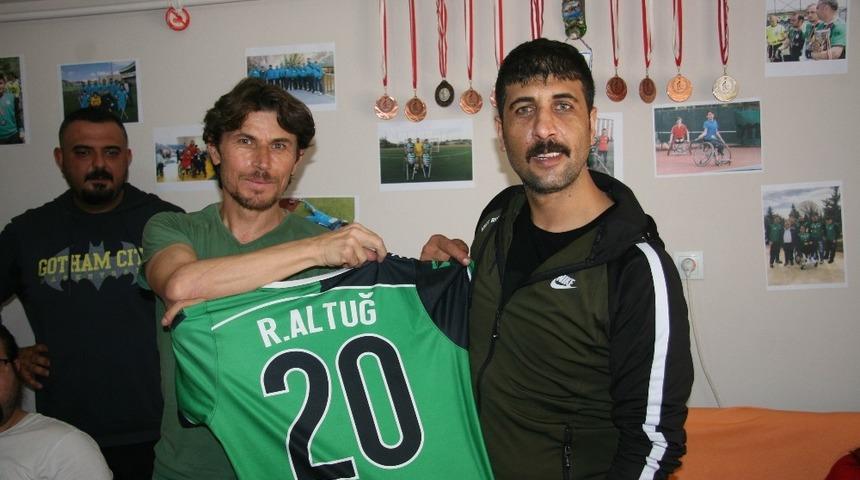 Sosyal medyada şarkısı ile fenomen olan Fatih Bulut Denizli&rsquo;de