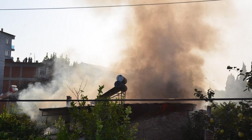 Nazilli&rsquo;deki &ccedil;atı yangını korkuttu