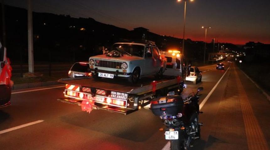 Düğünlerine böyle gittiler!