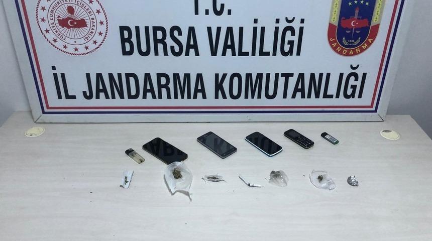 17 yaşındaki gencin &uuml;zerinde uyuşturucu &ccedil;ıktı