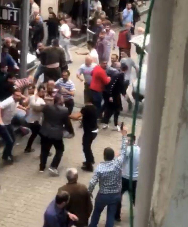 Trafikte ‘yol verme' kavgası: Yumruklar havada uçuştu G3