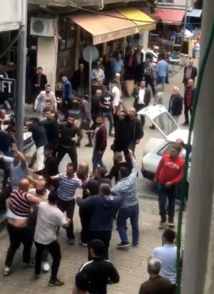 Trafikte ‘yol verme' kavgası: Yumruklar havada uçuştu G4