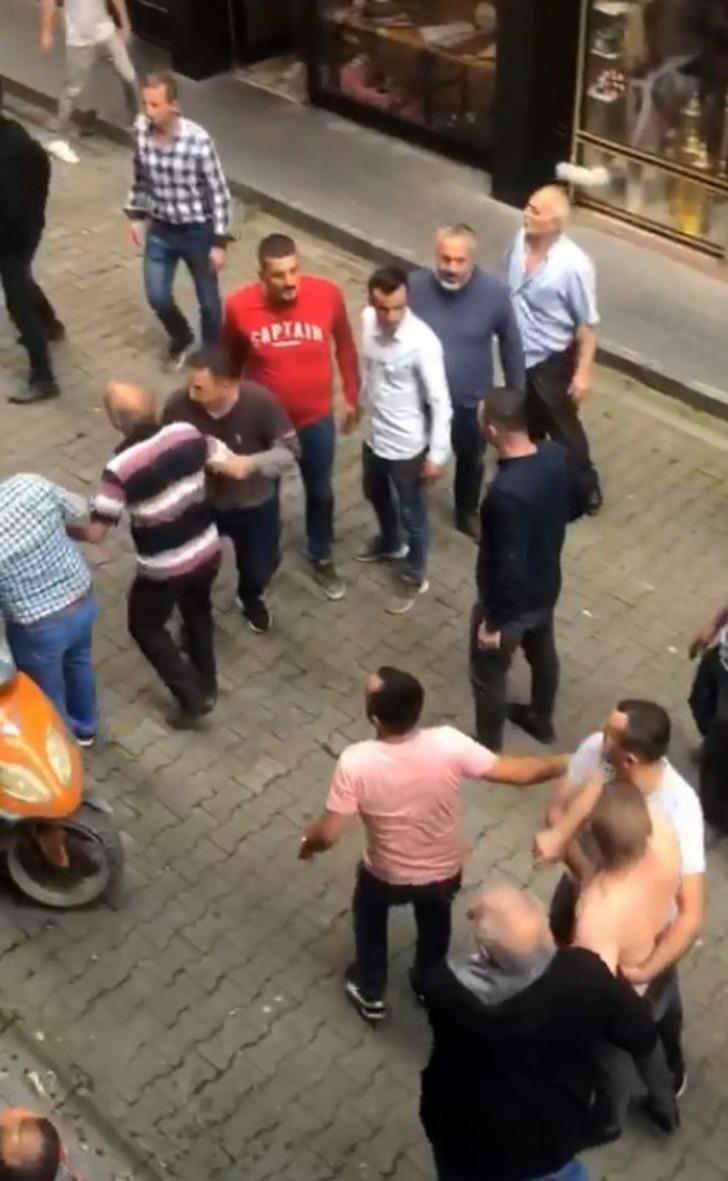 Trafikte ‘yol verme' kavgası: Yumruklar havada uçuştu G5