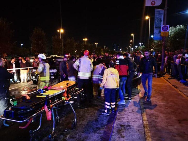 Lüks araç bu hale geldi! İstanbul'da dehşete düşüren kaza! G2