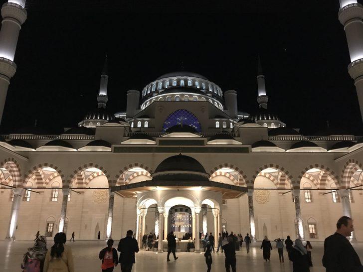 Vatandaşlar Mehmetçik için Çamlıca Camii’ne koştu G3