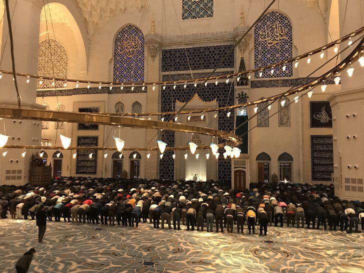 Vatandaşlar Mehmetçik için Çamlıca Camii’ne koştu G5