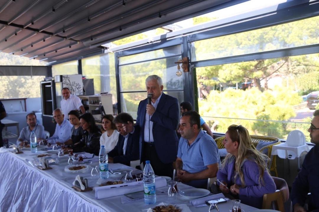 Burhaniye Belediye Başkanı Deveciler &ldquo;Elimizi taşın altına sokacağız&rdquo;