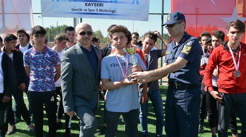 &Ouml;zvatan ve Felahiye&rsquo;de futbol ş&ouml;leni sona erdi