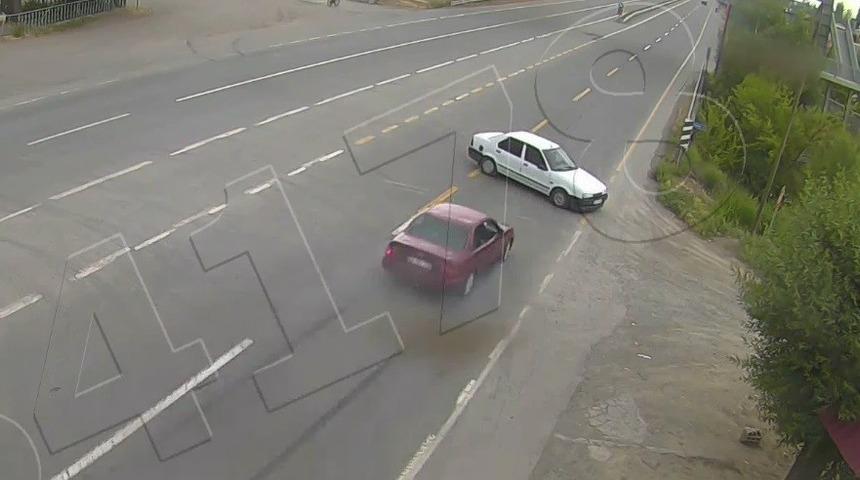 Trafik kazası şehir polis kamerasına yansıdı