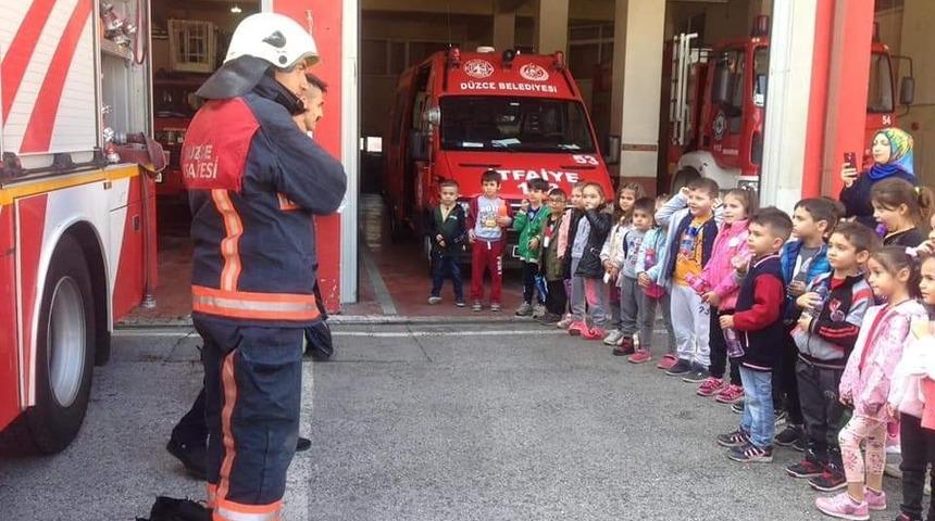 K&uuml;&ccedil;&uuml;k &ouml;ğrenciler itfaiyeci oldu