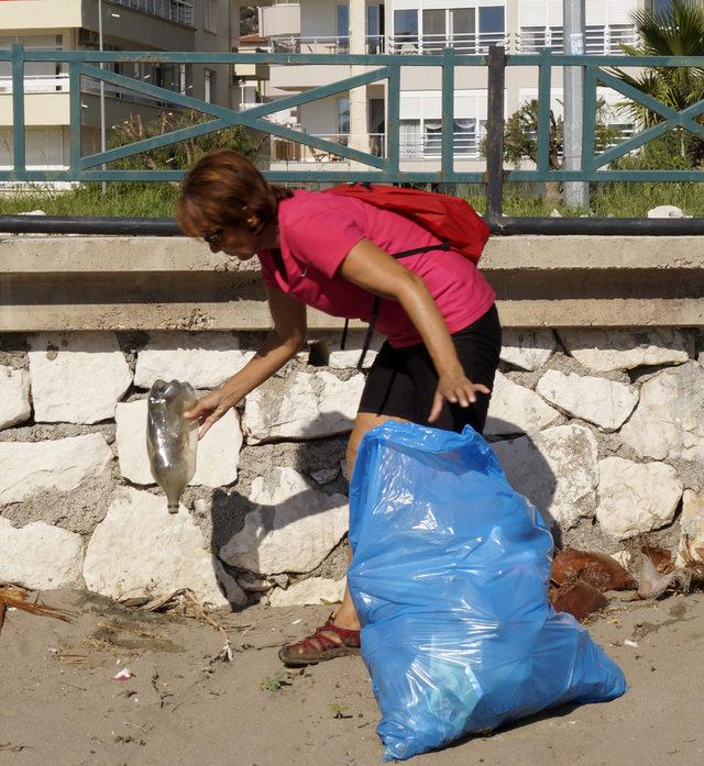 Sabah sporunun yanında çevre temizliği de yapıyor