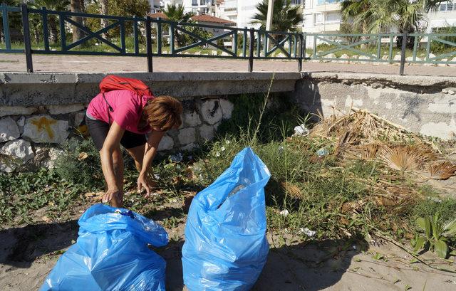 Sabah sporunun yanında çevre temizliği de yapıyor