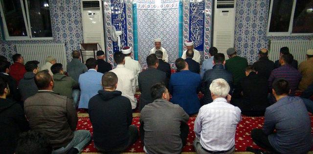 Burdur'daki camilerde Mehmetçik için dua edildi