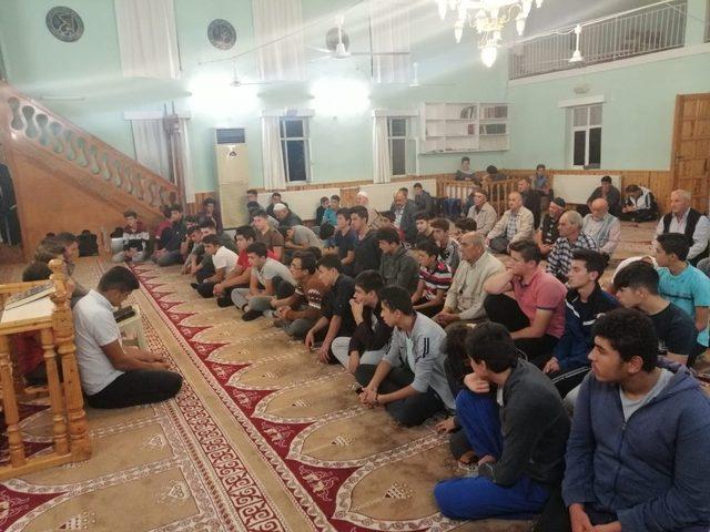 Öğrencilerden Mehmetçiğe, ‘Fetih Sureli’ destek