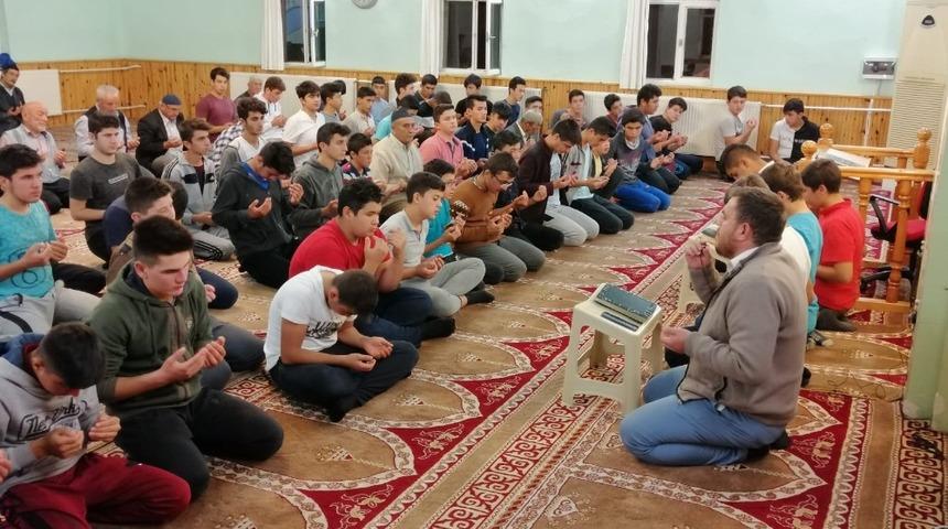 Öğrencilerden Mehmetçiğe, ‘Fetih Sureli’ destek