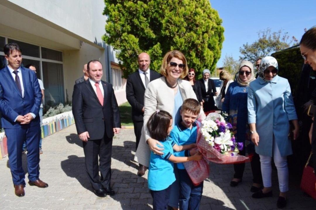 Milli Eğitim Bakanı Ziya Sel&ccedil;uk&rsquo;un eşi Rana Sel&ccedil;uk Ayvalık&rsquo;ta incelemelerde bulundu